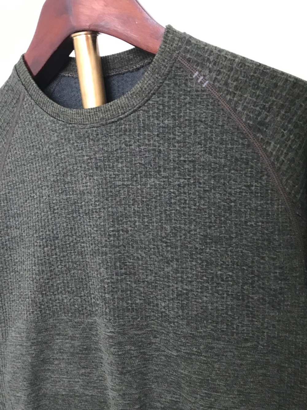 LULULEMON THERMOREGULATION LONG SLEEVE MERINO WOOL-BLEND OLIVE CREW - Picture 12 of 13